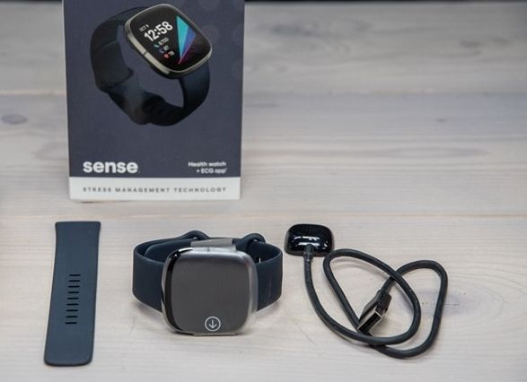 Обзор: Fitbit Sense - подходящее устройство для этих странных времен