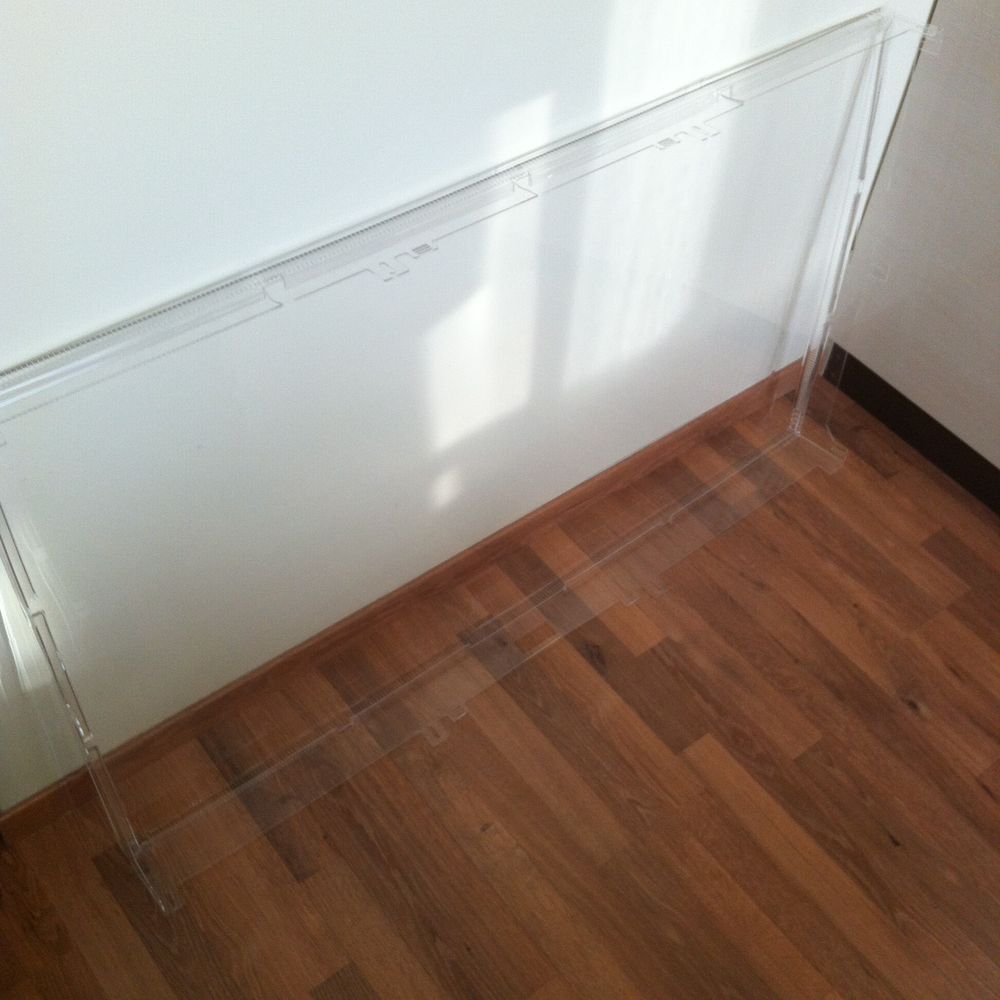 Стеклянный экран для мойки. Защитная прозрачная панель. Защитный экран из оргстекла на стол. Пластиковые панели прозрачные. Защитный стеклянный экран для кухни.