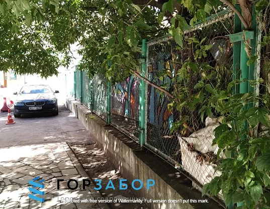 Секционный сварной сетчатый забор для дачи