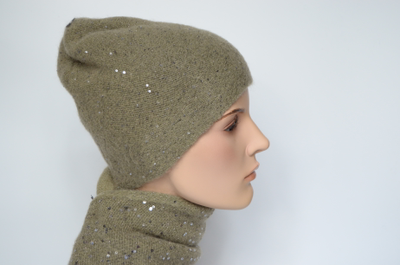 Женская вязаная шапка и шарф платок оливкового цвета