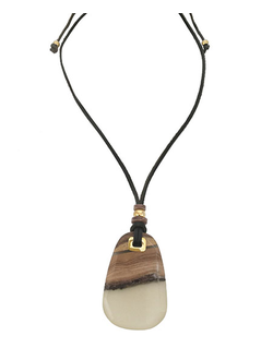 (АРТИКУЛ: 9004/02) КОЛЬЕ ЖЕНСКОЕ, КРУПНАЯ ПОДВЕСКА, ЦВЕТ КОРИЧНЕВО-БЕЖЕВО-СЕРЫЙ, ЮВЕЛИРНЫЙ ПЛАСТИК, ЗОЛОТИСТЫЙ МЕТАЛЛ, ТЕМНО-КОРИЧНЕВЫЙ ШНУРОК