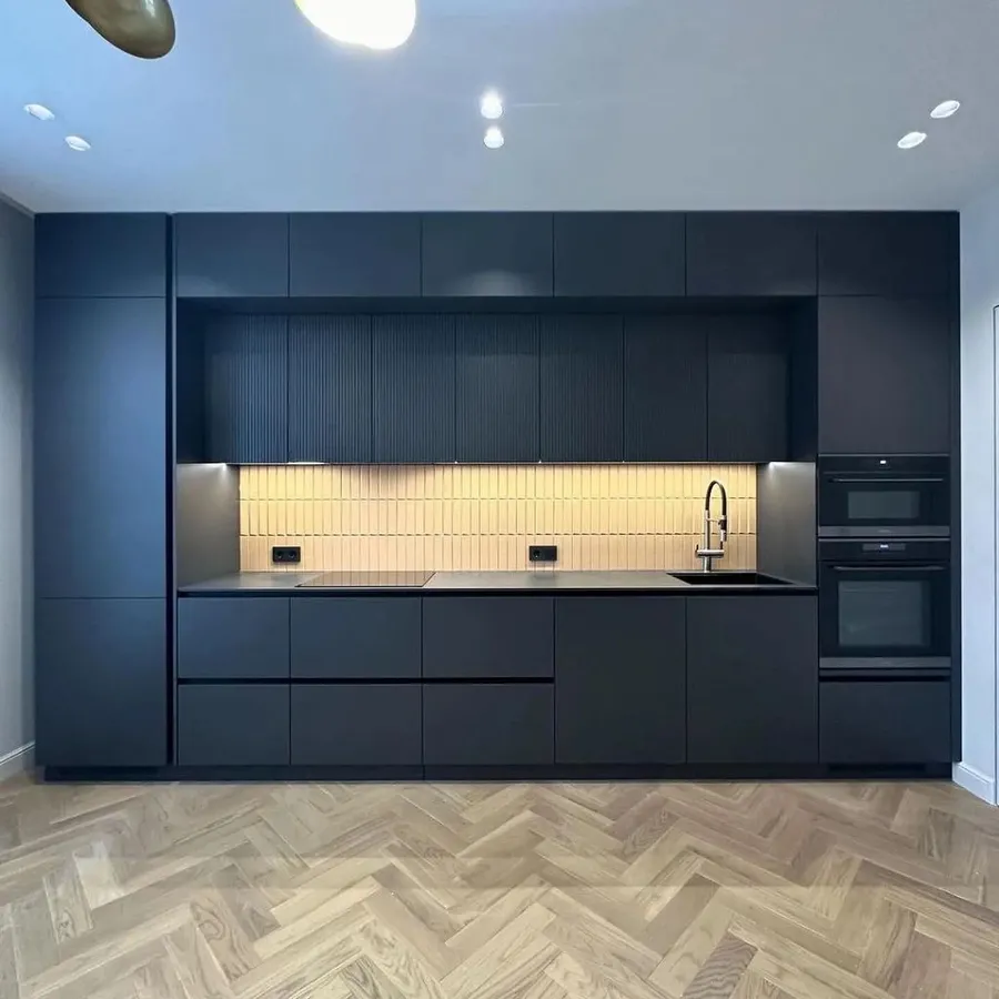 Кухня прямая, 4200 мм. Материал фасадов МДФ. Срок изготовления от 30 рабочих дней. Цена на момент заказа 246000 руб.