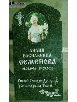Памятник из зеленого гранита 353  балтик-грин