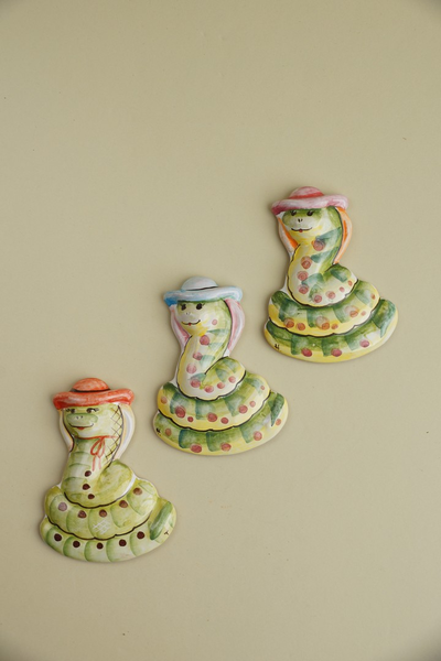 Змейка в шляпке (магнит)