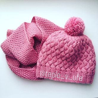 Вязаная шапка - снуд розового цвета