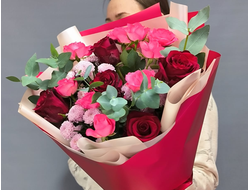 Букет с кустовой розой "Цвет вишни"