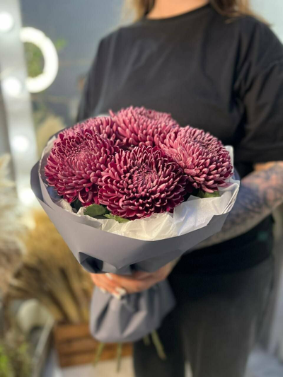 Букет из 5 хризантем бигуди