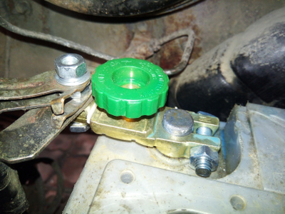 Клемма АКБ с размыкателем массы (минусовая)