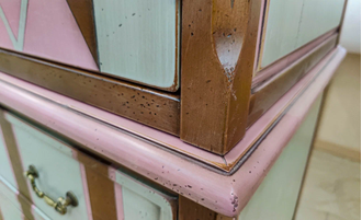 Шкаф для одежды двухстворчатый с ящиками и покраской ромбы.