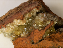 Адамин кристаллы на породе (лимонит), Мексика (53*38*23 мм, 47 г) №20781