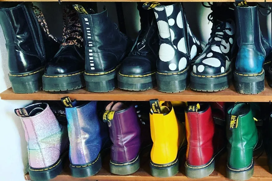 Каждый человек найдет свои ботинки DR. Martens из натуральной кожи или натуральной замши.