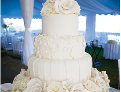 Белый торт на свадьбу