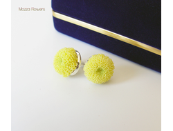 СЕРЬГИ-ГВОЗДИКИ "ЖЕЛТЫЕ ХРИЗАНТЕМЫ".ЕСТЬ В НАЛИЧИИ.