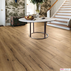 Декор ламината Haro Tritty 100 Campus Дуб Италика кремовый 532060 в интерьере гостиной