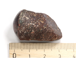 Корунд с иризацией, кристалл, полировка с одной стороны, Индия (33*25*16 мм, 29 г) №29907