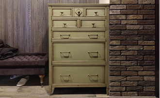 Высокий комод с 8 ящиками, цвет хаки.