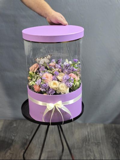 Букет с бабочкой № 134 в сиреневых тонах.