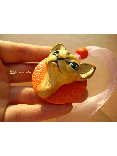 Котёнок Ахтай. Авторская подвеска-кошка (кулон с котёнком) из полимерной глины