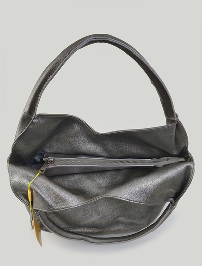 (АРТИКУЛ: 9782/1/51) СУМКА МЕШОК, БОЛЬШАЯ, КОЖАНАЯ, СЕРАЯ С НЕБОЛЬШИМ БЛЕСКОМ, ДВЕ РУЧКИ ЧЕРЕЗ ПЛЕЧО