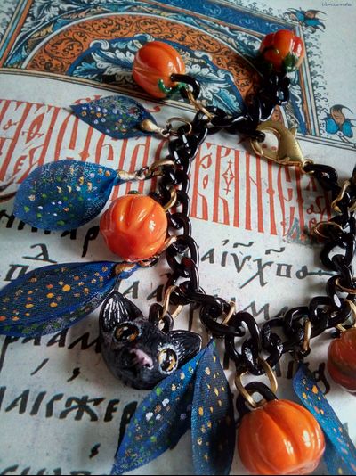 Браслет с тыковками и чёрным котом "Таинство сентября", необычное осеннее украшение