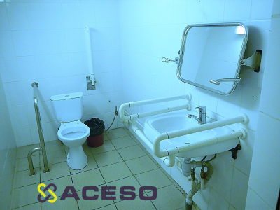 Зеркало поворотное для инвалидов антивандальное с ручкой 600*400 мм