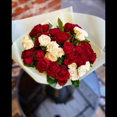 Букет роза кустовая 40 см 17 шт