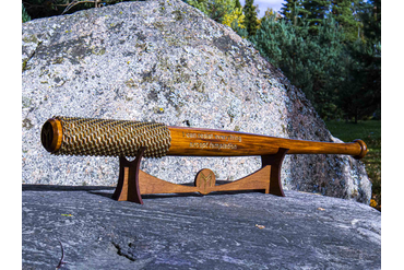 Именная бейсбольная бита с золотой цепью и инкрустацией символов