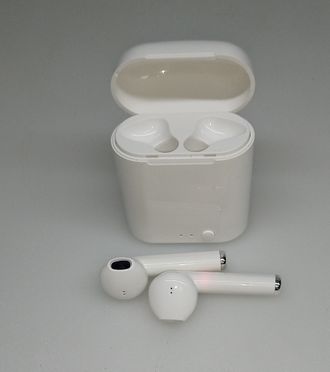 Наушники-вкладыши Bluetooth i7 mini с зарядным корпусом, белые (гарантия 14 дней)