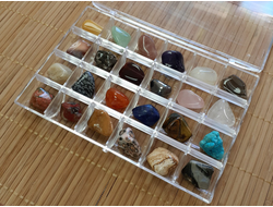 Коллекция минералов (24 образца до 3 см) в пластиковой коробке 18*12 см, вес около 370 г №20130