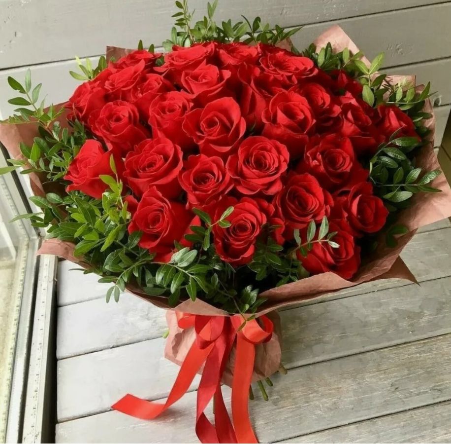 Букет свежих роз с доставкой в Волгограде от Rose Studio