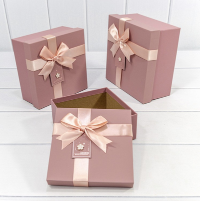 Коробка подарочная с бантом и цветком (лиловая), 15*15*6,5см