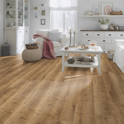 Виниловый пол Wineo 400 Wood XL Comfort Oak Mellow MLD00129 в интерьере гостиной