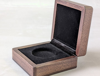 футляр для монеты из дерева