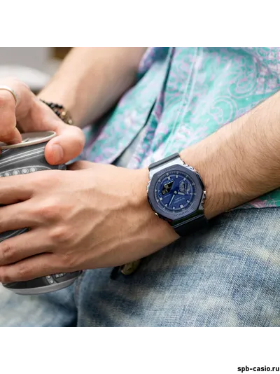 Часы Casio G-Shock GM-2100N-2AER