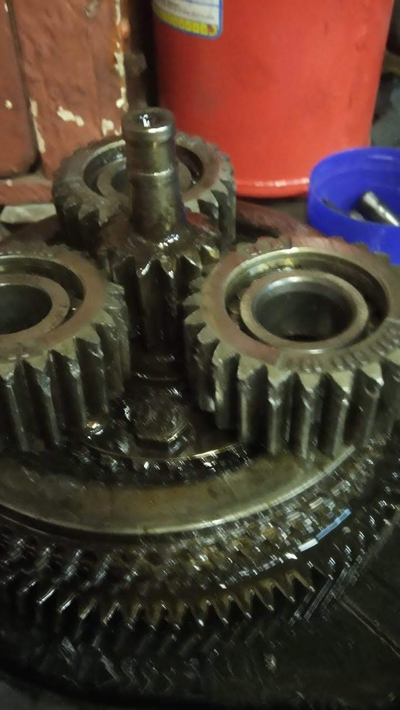 Ремонт бортового редуктора ведущего моста погрузчика в Москве