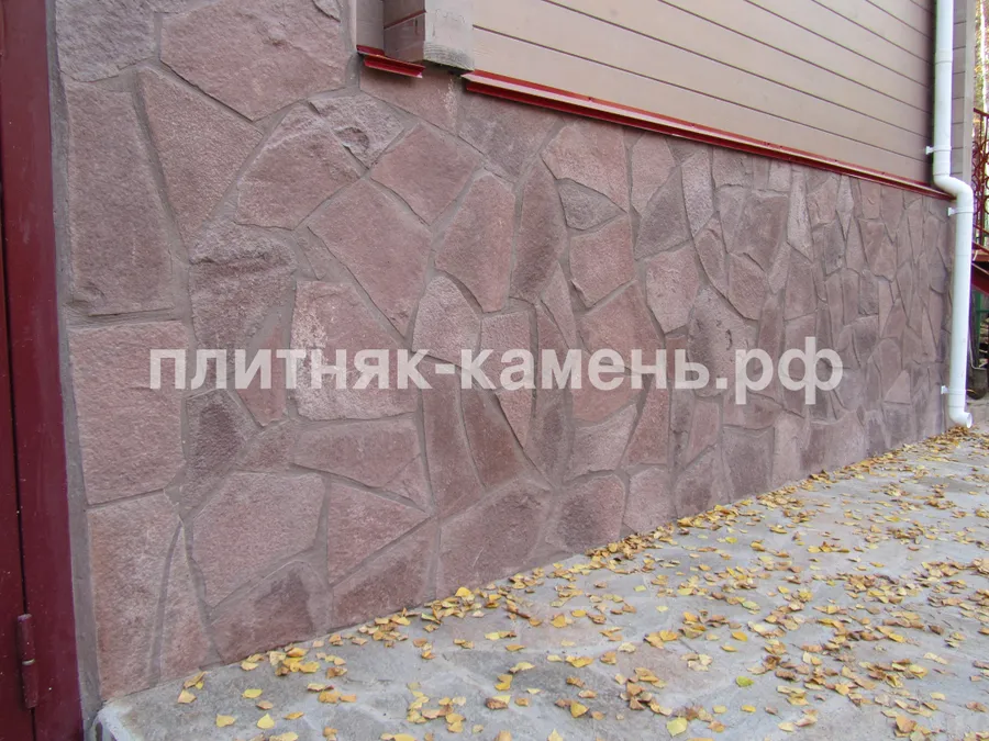 Облицовка цоколя натуральным камнем