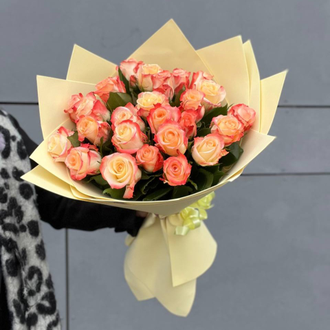 Букет двуцветных роз 25 шт Р-35