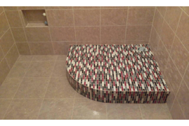 Облицовка поддона душевой кабины штучной мозаикой