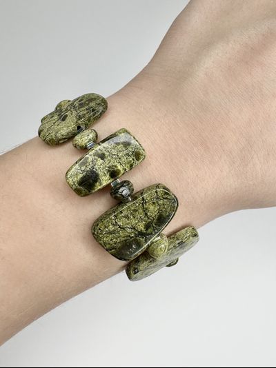 Браслет из уральского змеевика