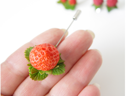 Брошь "Клубничка". ЕСТЬ В НАЛИЧИИ.