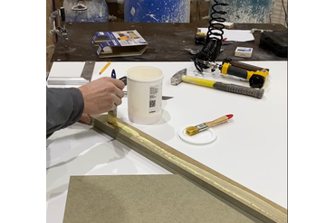 Далее необходимо набрать толщину у панелей. Приклеиваем "борта".