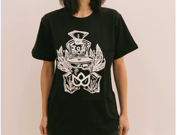 ФУТБОЛКА С ПРИНТОМ В ЧЁРНОМ ЦВЕТЕ