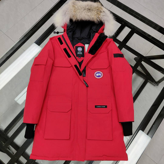 CANADA GOOSE EXPEDITION PARKA пуховик красного цвета