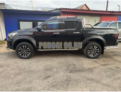 Пороги на Toyota Hilux (2020-...) Premium