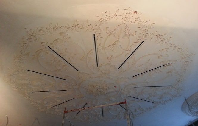 подготовка потолка для лепки гипсовой розетки