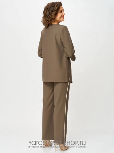Костюм женский, 2-х предметный брюки и блузка в бежево-белом цвете