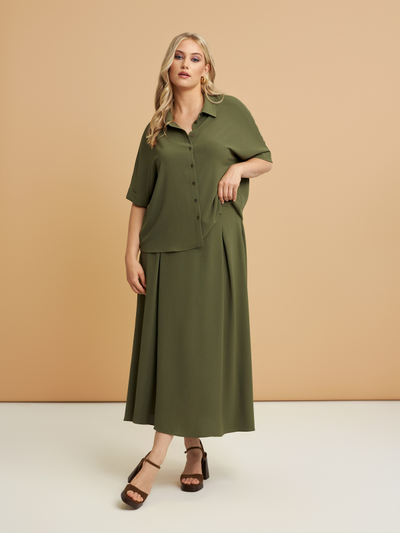 Женская рубашка с отложным воротником в синем и белом цветах