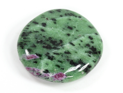 Корунд красный (светится в УФ) в цоизите, полировка плоская, Танзания (37*35*9 мм, 27 г) №35658