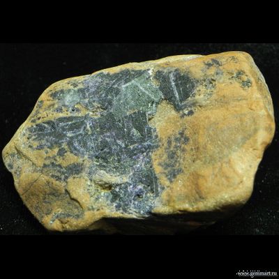 Флюорит (ратовкит) на буром кварците