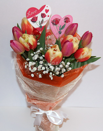 "Любящие сердца" - букет из 13 тюльпанов в органзе.